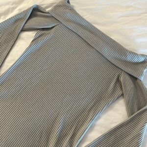 Abercrombie & Fitch Womens Off The Shoulder Sweater Size‎ Medium Ribbed Top Grey